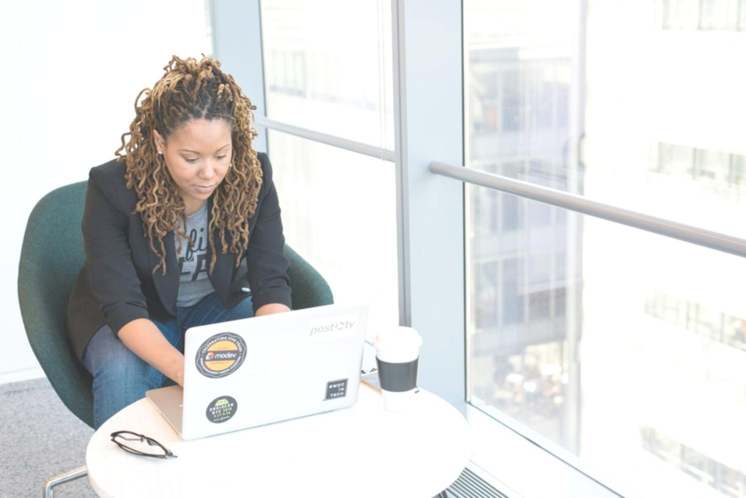 Espace de travail organisé avec planification budgétaire détaillée